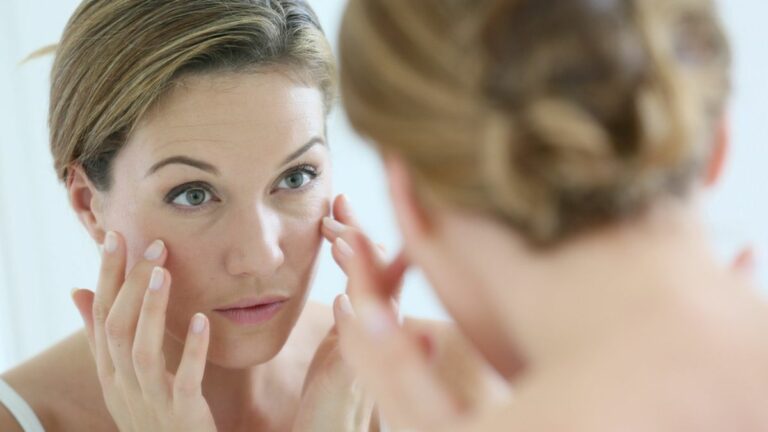 How To Prevent Wrinkles: 10 Effective Ways To Minimize Aging 1 How To Prevent Wrinkles
